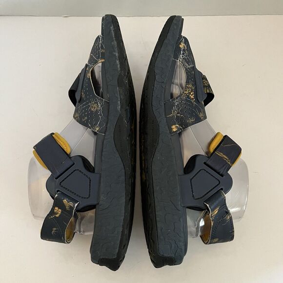 Shoes - Picture 5 of 9